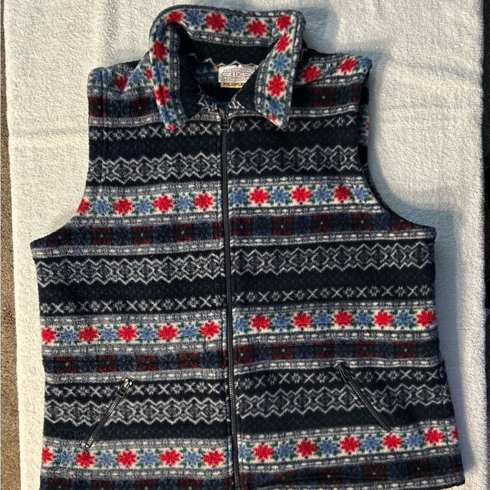 Cambridge Classic Polar Patterned Fleece Womens Vest with Red and Blue Accents